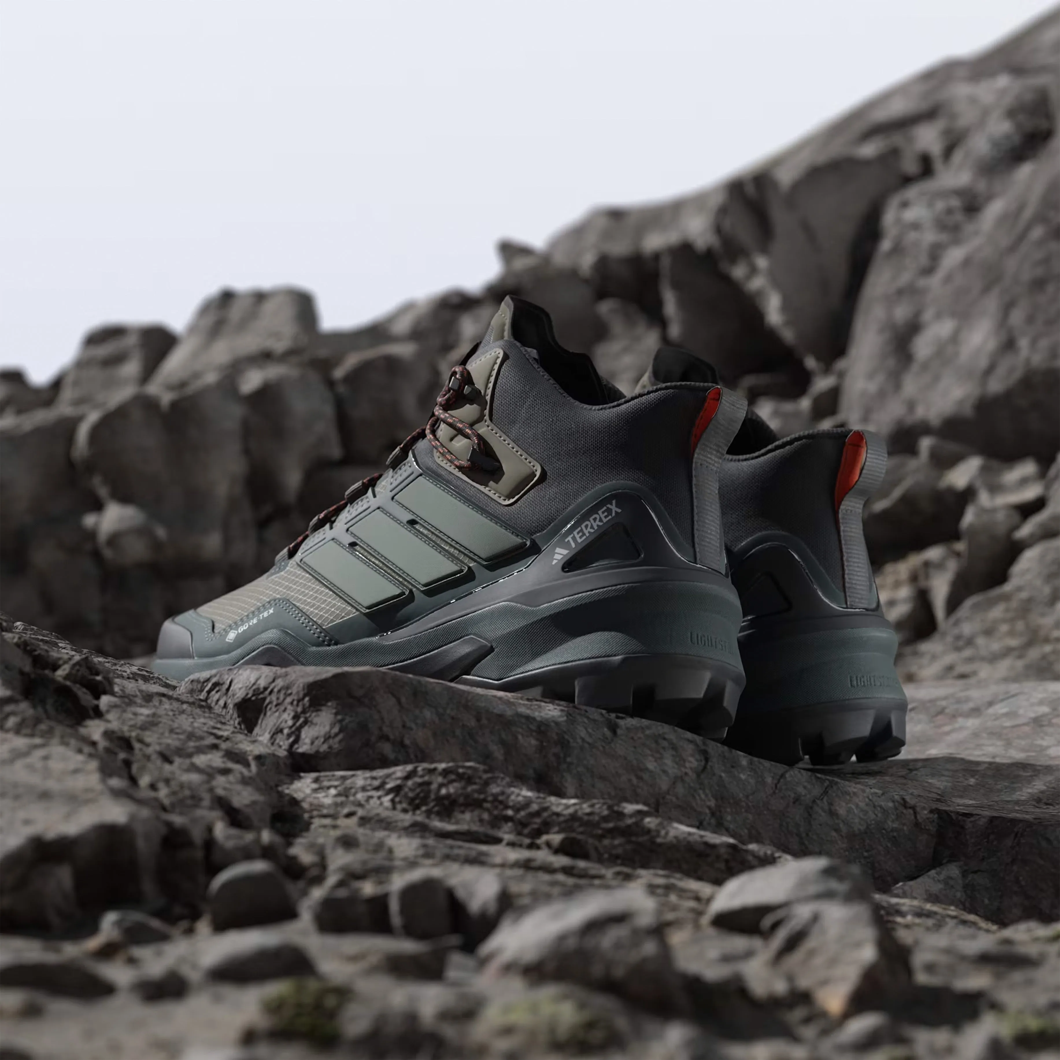 Adidas Terrex Hiking Boots Skychaser Mid Olive Strata / Silver Green / Core Black